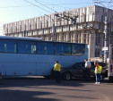 В центре Тулы столкнулись автобус, троллейбус и легковушка