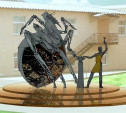 Скульптура «блохи-киборга» появится в «Ликёрке Лофт»