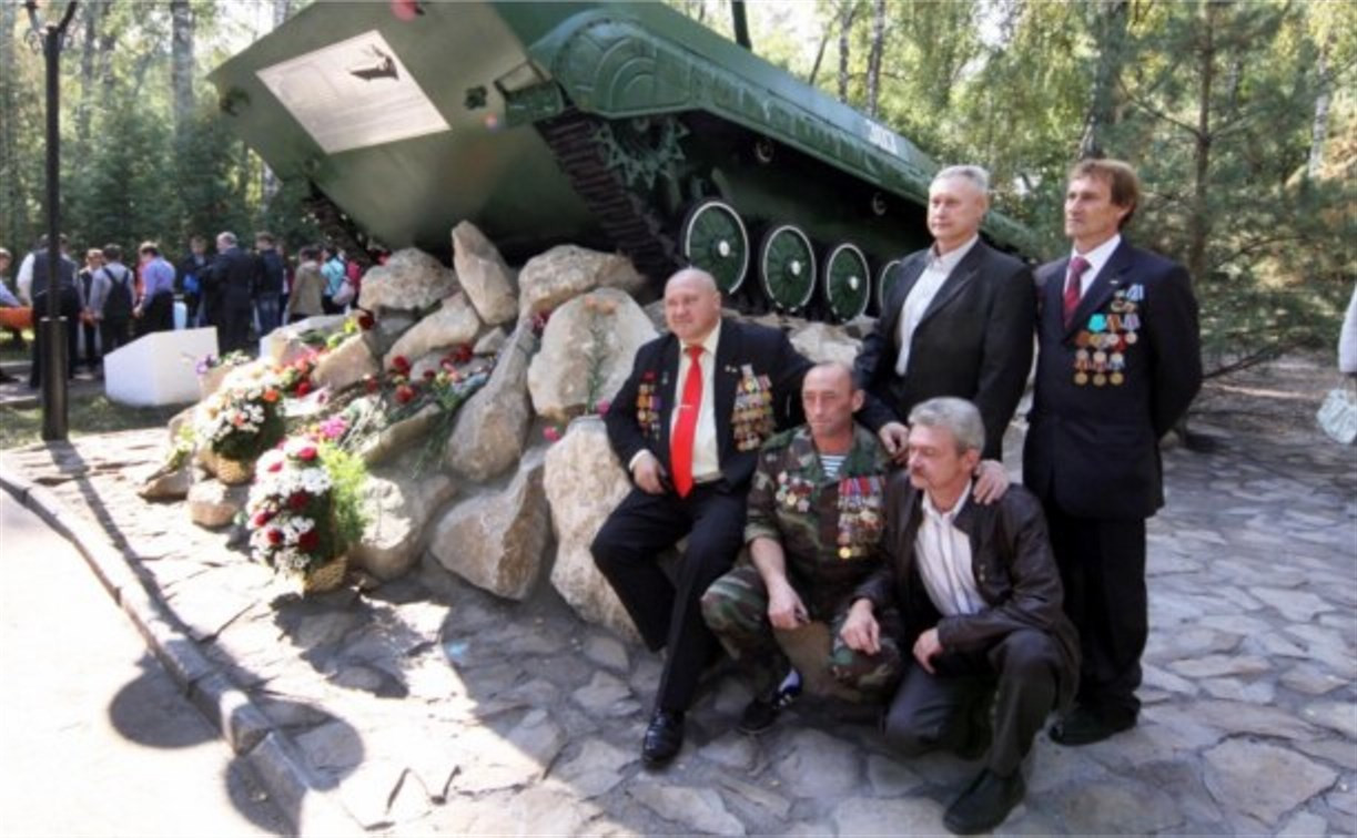 В Новомосковске открыли памятник воинам-афганцам