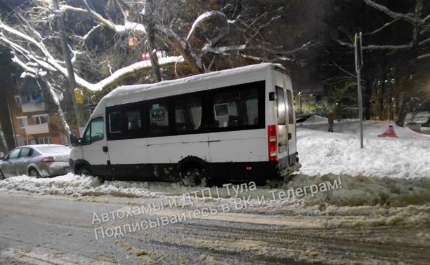 На Косой Горе водитель микроавтобуса перекрыл пешеходный переход