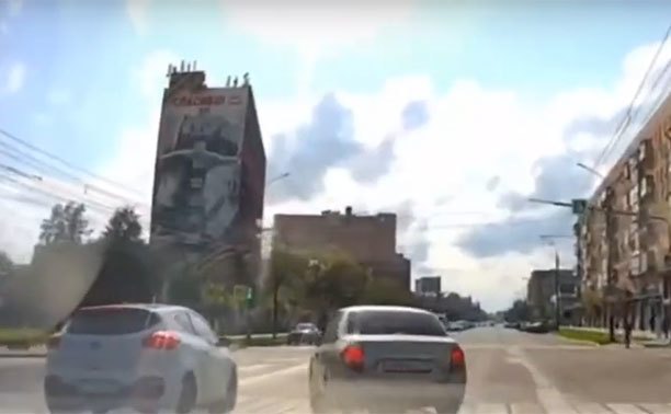 На Красноармейском проспекте нарушитель ПДД едва не устроил аварию