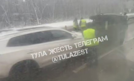 На трассе М-2 «Крым» в Тульской области столкнулись несколько машин