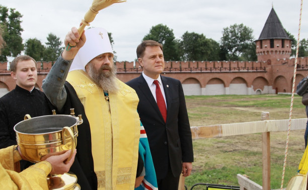 В кремле освятили шпиль колокольни Успенского собора