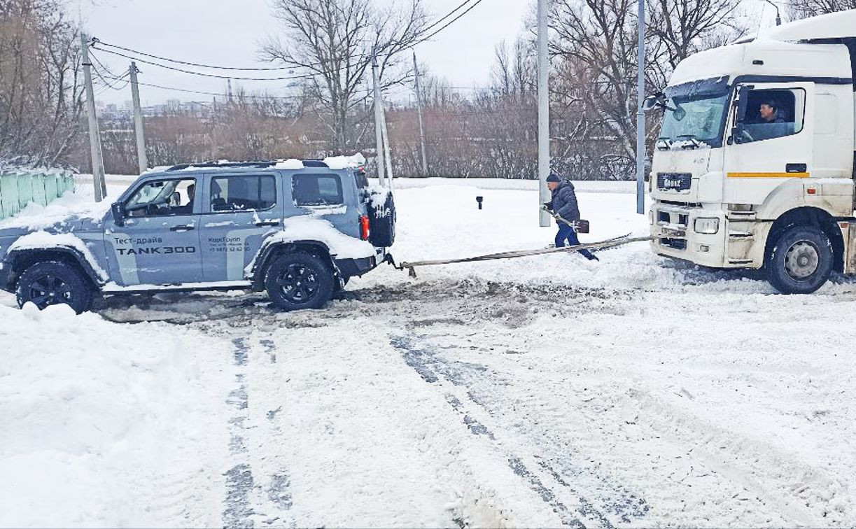 Автосалон TANK КорсГрупп помог тульским водителям выбраться из снежного плена