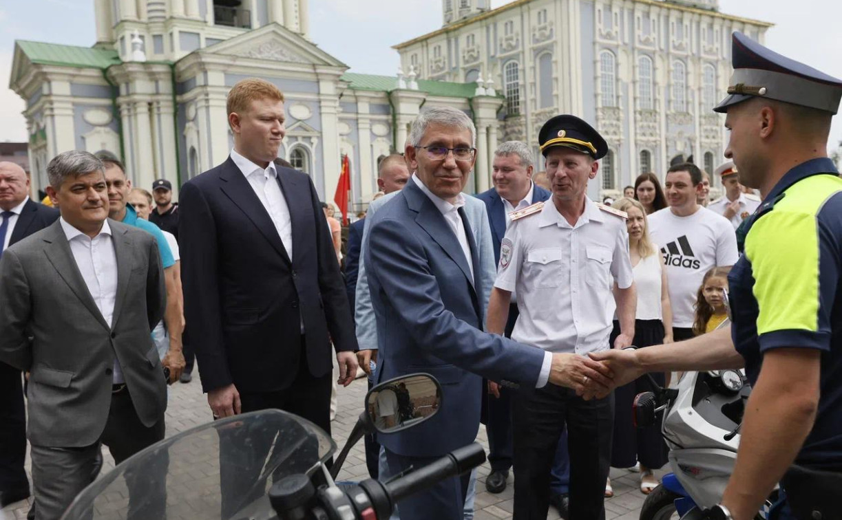 Дмитрий Миляев посетил праздничные площадки Дня России в Туле