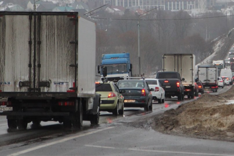 Водители большегрузов смогут переждать непогоду в районе ТЦ «Метро»