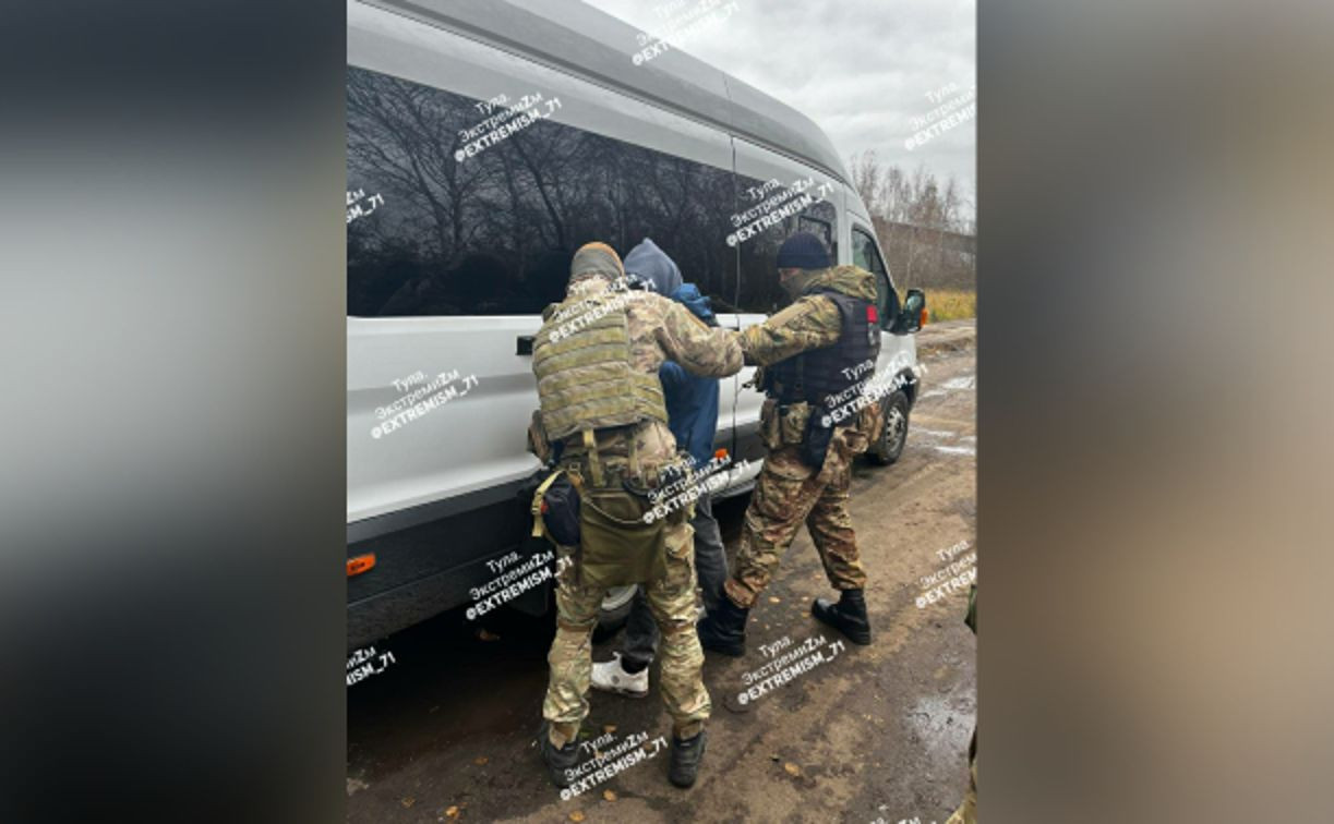 Силовики доставили двоих мигрантов из Средней Азии в военкомат
