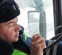 В Тульской области гаишники через радиоканал призывают дальнобойщиков остановиться и переждать снегопад