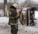 В Мясново Mitsubishi вылетел с дороги и врезался в столб