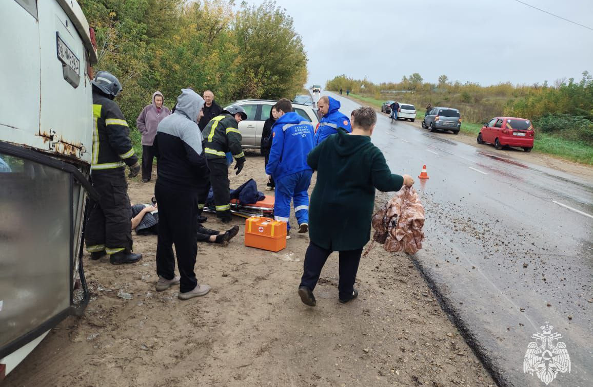 Автобус с пассажирами перевернулся в Ефремове: 15 человек пострадали