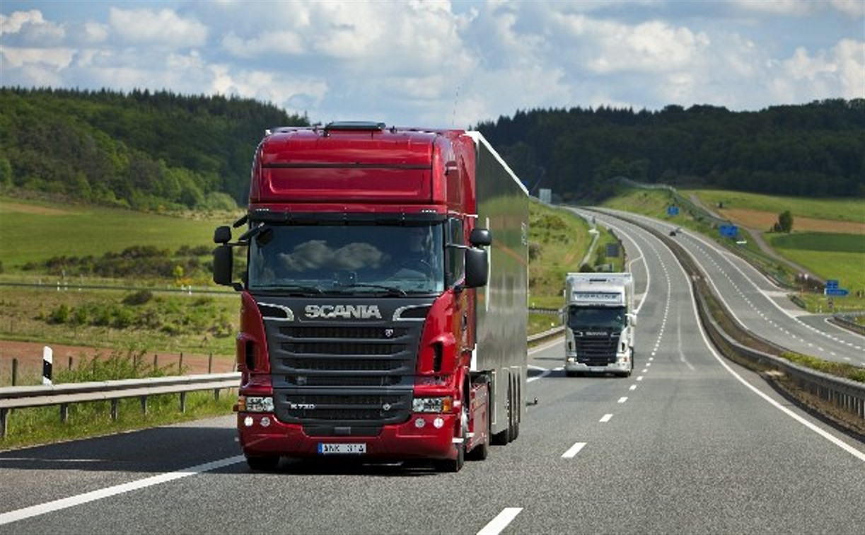 Водителям грузовиков снизили плату за пользование федеральными трассами в 2,5 раза