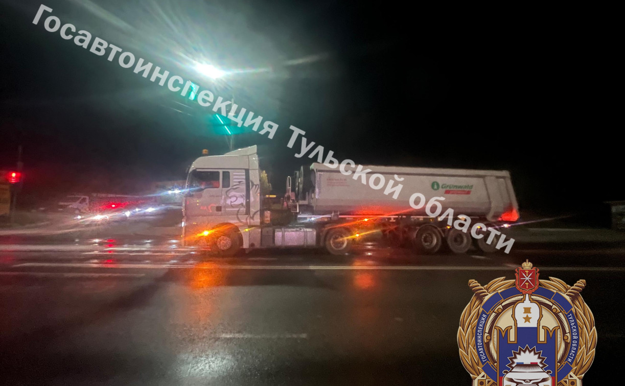 В Туле фура влетела в Renault и бетонное ограждение