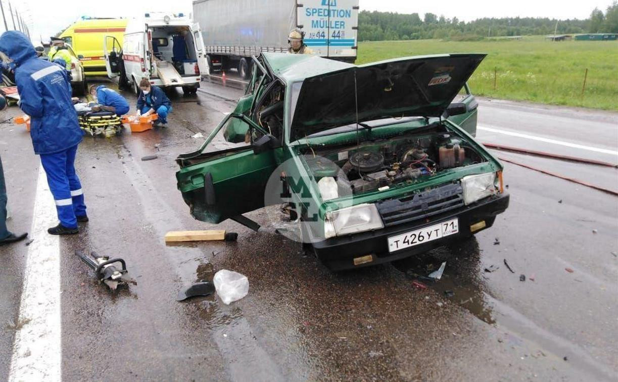 В Тульской области на трассе М-2 в ДТП пострадали три человека
