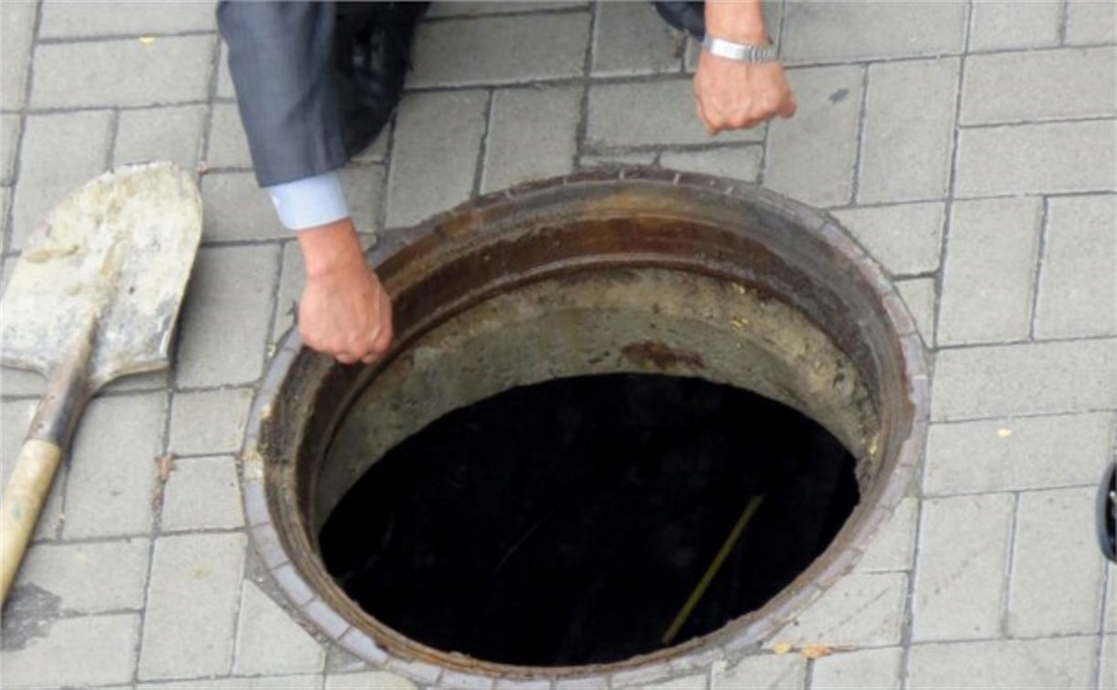 Жителей Щёкино поймали на воровстве крышек от канализационных люков