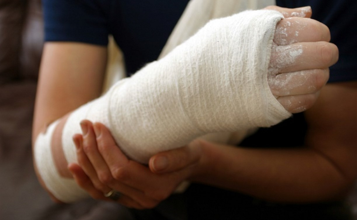 В Донском школьник сломал руку на уроке физкультуры