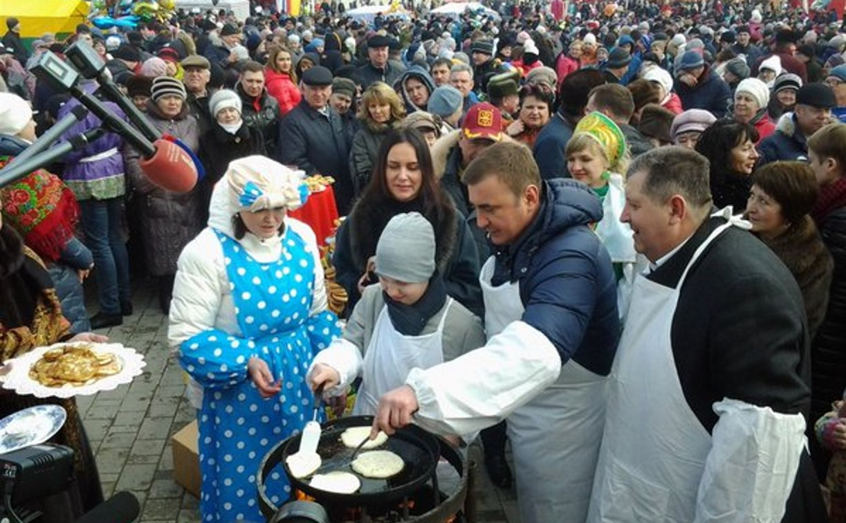 Врио губернатора Тульской области Алексей Дюмин принял участие в Масленичных гуляньях в Суворове