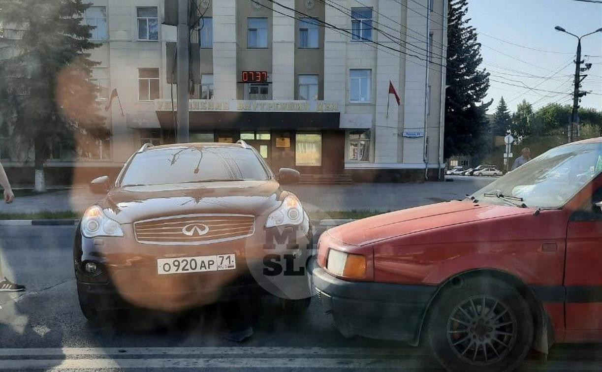 На пр. Ленина пробка из-за ДТП с тремя авто