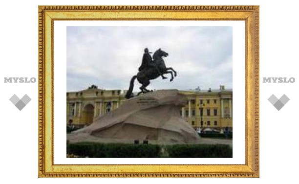 8 мая: Столица переехала в Санкт-Петербург.