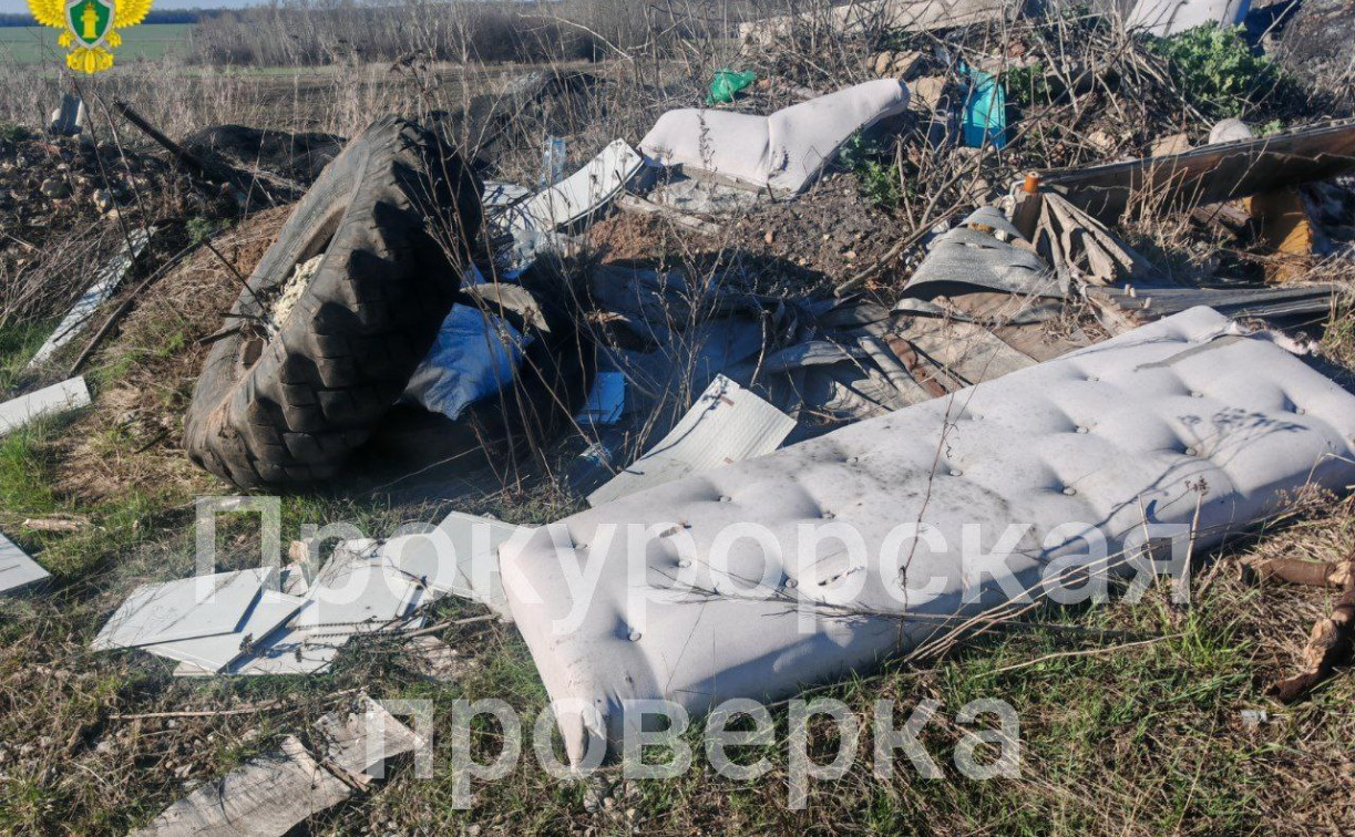 В Воловском районе нашли свалку возле песчаного карьера