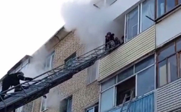 В Ясногорске сотрудники МЧС спасли из горящего дома 11 человек