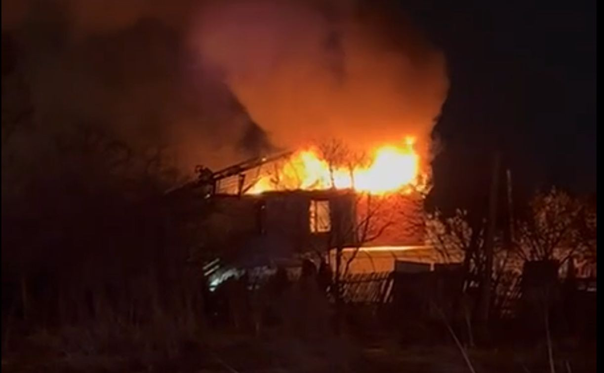 Ночью в Новомедвенском сгорел дом на трех хозяев
