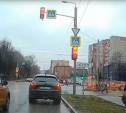 На ул. Демонстрации засняли странного водителя