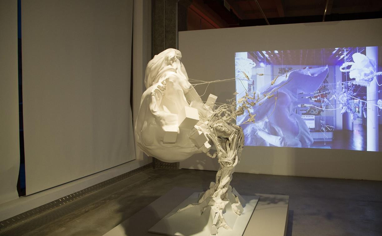 «Живой объект»: в «Октаве» открылась выставка современного искусства