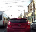 В Туле на улице Советской водитель маршрутки проскочил на красный свет