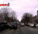 На ул. Кирова водитель Chevrolet Niva обогнал поток по пешеходному переходу