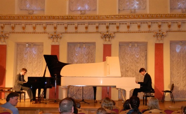 Юные туляки стали лауреатами конкурса фортепианных дуэтов
