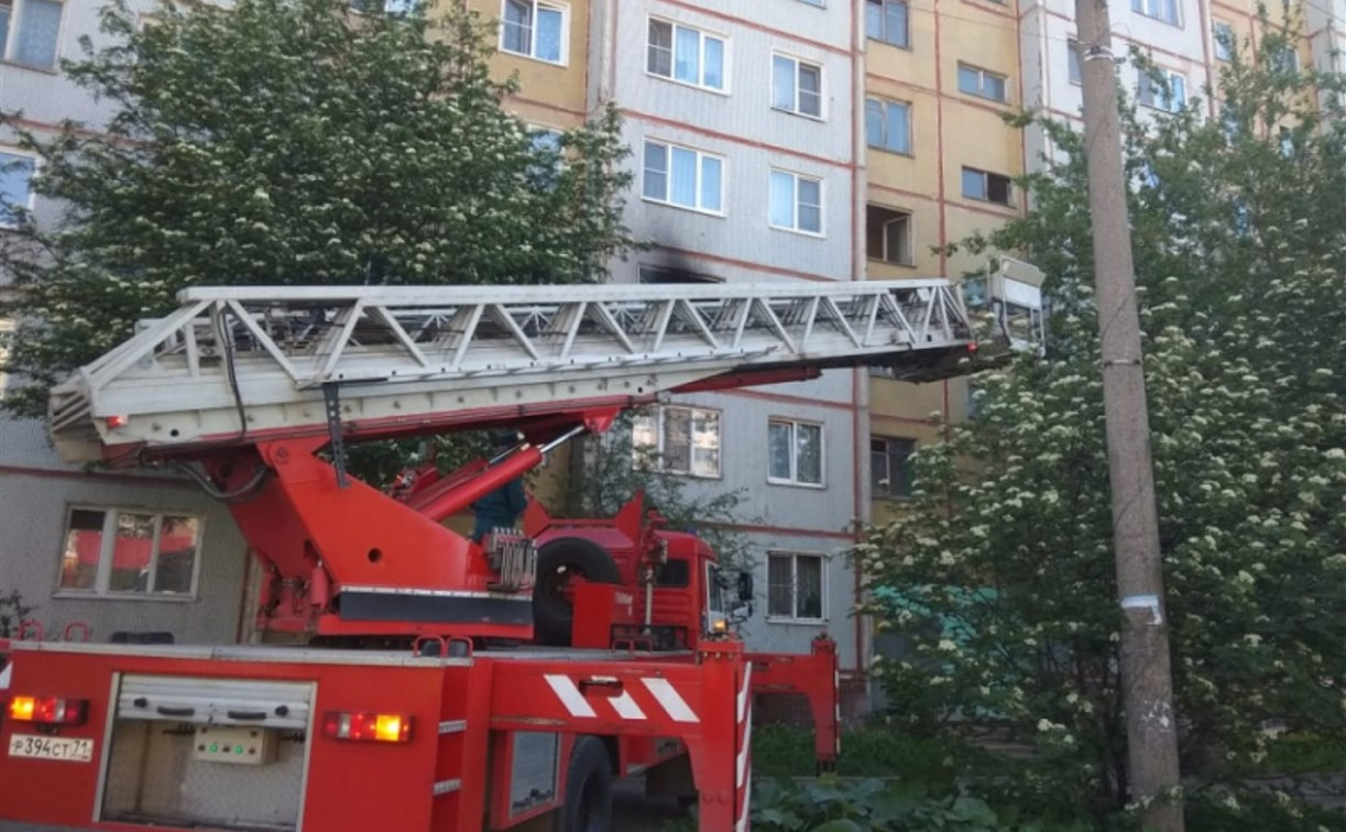 Пожар в Туле на ул. М. Горького: сотрудники МЧС спасли двух человек
