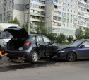 В Пролетарском районе столкнулись три автомобиля