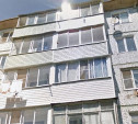 В Богородицке пьяный мужчина рухнул со 2-го этажа, перепутав входную дверь с балконной
