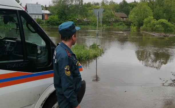 В Тульской области река Веневка вышла из берегов и подтопила мост