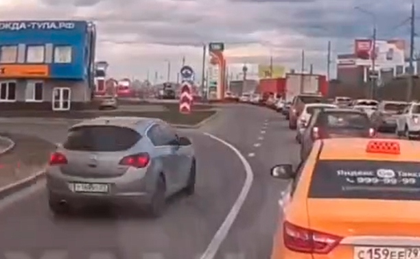 В Туле водитель решил сэкономить время, но получилось очень неудачно