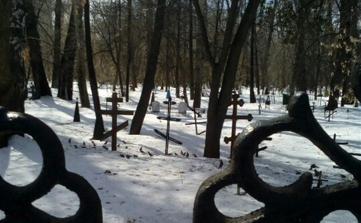 В Белёвском районе мужчина воровал с кладбища надгробия, кресты и памятники