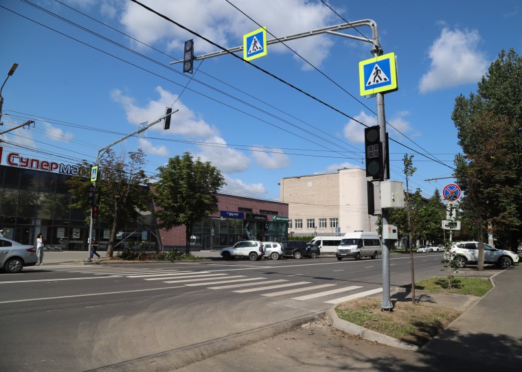На ул. Болдина появился новый регулируемый пешеходный переход