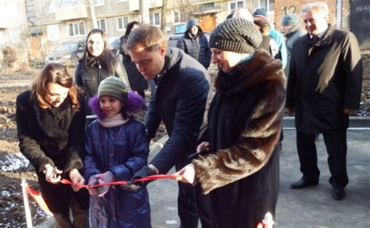 Владимир Груздев вручил ключи от новых квартир 16 семьям в Узловой 