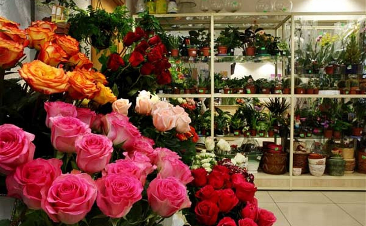 В Новомосковске мужчина ограбил магазин цветов