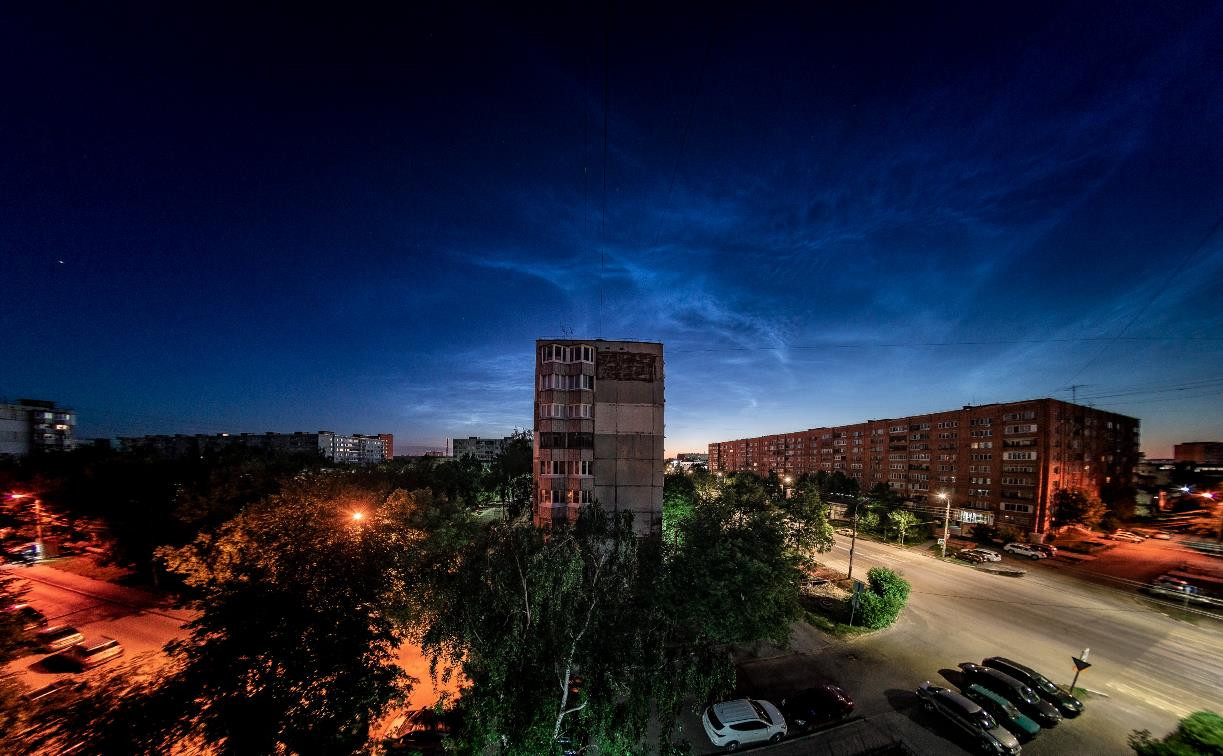 Фотограф запечатлел в небе над Тулой серебристые облака