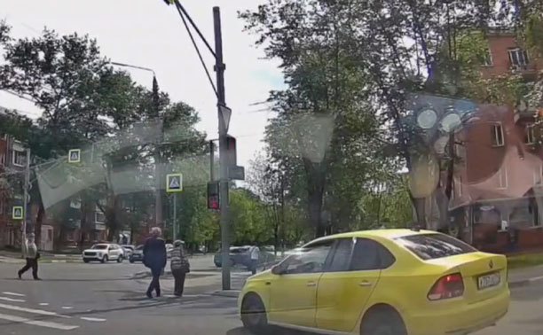 На ул. Кирова таксист как захотел, так и поехал