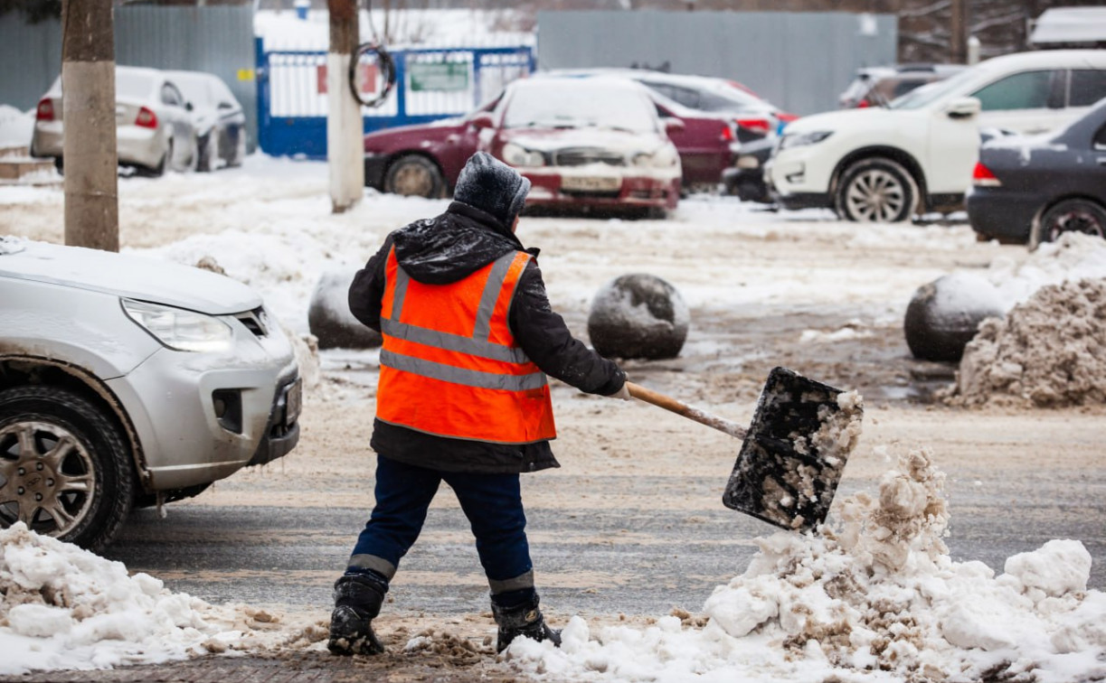 От 2000 рублей в час: в Туле вырос спрос на ручную уборку снега