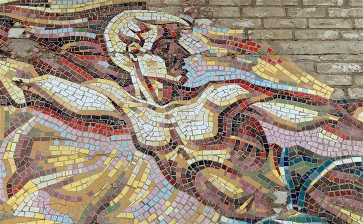 Туляк призывает не уничтожать мозаику прошлого века на Центральном стадионе