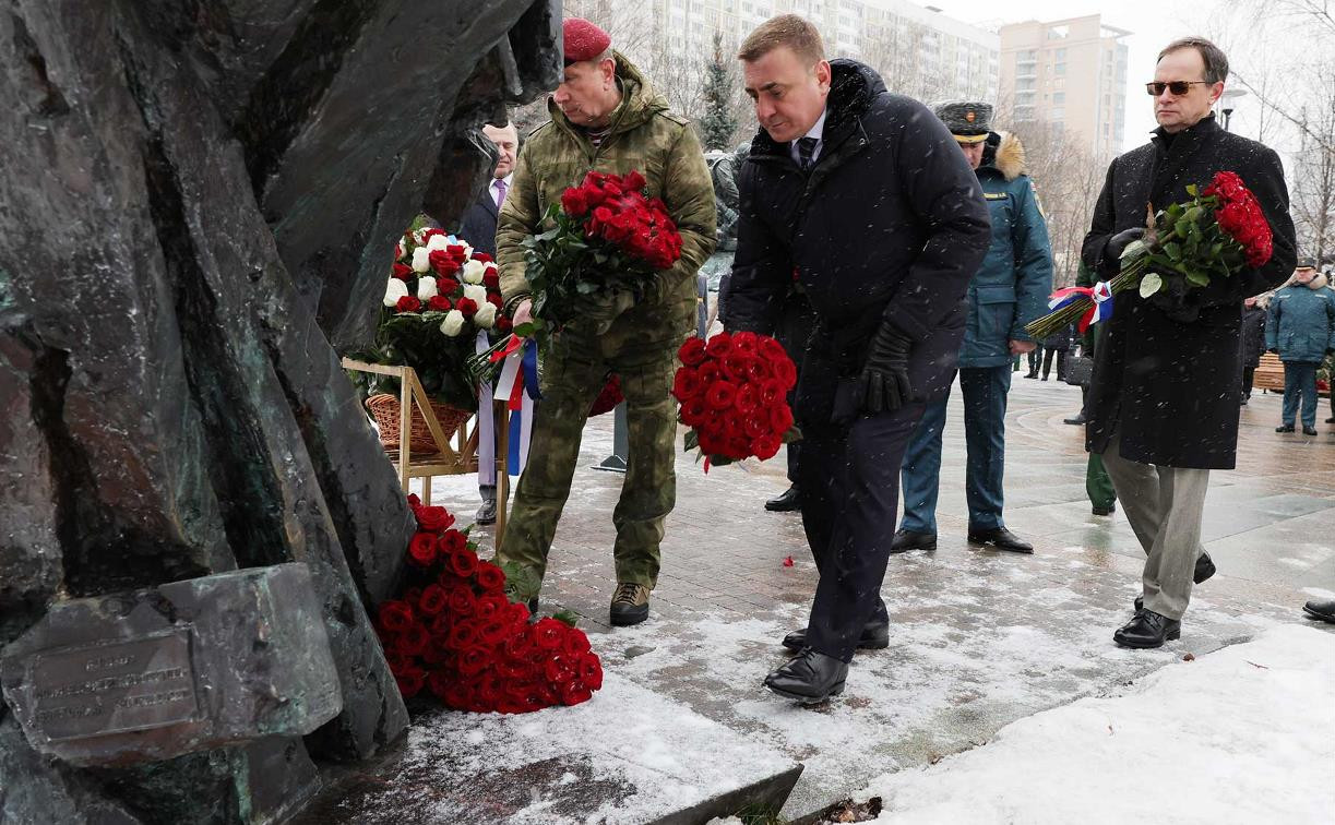 Алексей Дюмин принял участие в открытии памятника Евгению Зиничеву