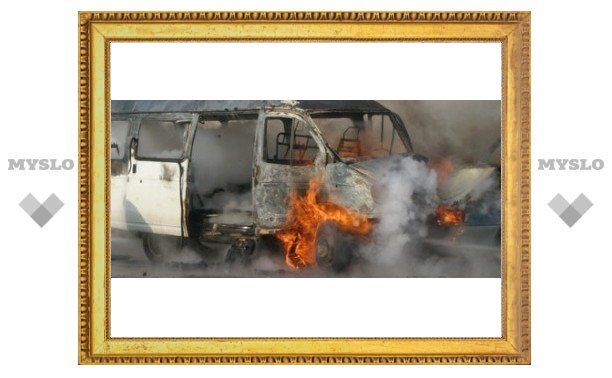 В Туле сгорели две машины