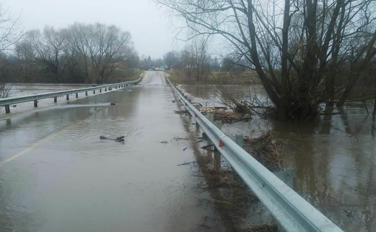 В Щёкинском районе после ливней снова затопило мост