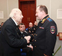 Начальник тульского УМВД Сергей Галкин поздравил ветерана Алексея Мосина с юбилеем