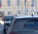 Возле «Гостиного двора» опять заметили нарушителей правил парковки