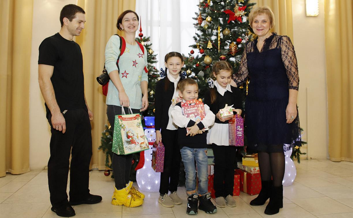 «Ёлка желаний»: губернатор помог исполнить мечты более 200 детей из Тульской области