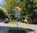 Неожиданная разгадка: Туляков смутил «наглый» знак главной дороги на улице Николая Руднева